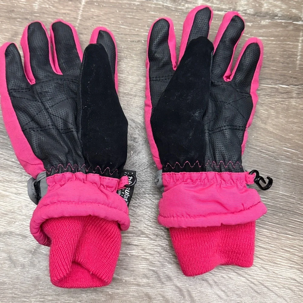 target size 4-7 girls pink and black winter gloves